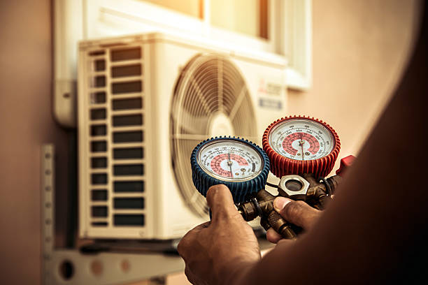 Professional Hvac technician working in Estes Park, CO